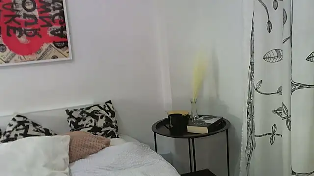 Snapshot of LuanaDess chatting on December 2024 09:29:02 PM LuanaDess online show from December 2024 09:29:02 PM