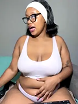 MimiCurves online show from November 2025 06:57:02 PM