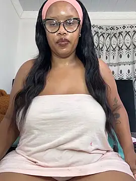 Snapshot of MimiCurves chatting on June 2026 09:00:02 AM MimiCurves online show from June 2026 09:00:02 AM