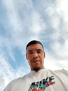 Snapshot of Mikee_98 chatting on November 2025 03:23:01 PM Mikee 98 online show from November 2025 03:23:01 PM