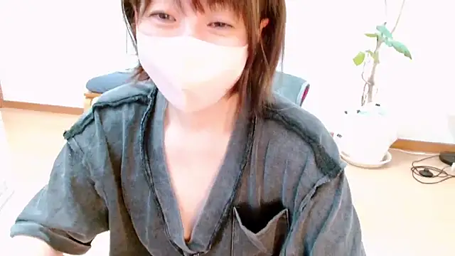 Snapshot of CherryMomo chatting on April 2026 12:05:01 AM CherryMomo online show from April 2026 12:05:01 AM