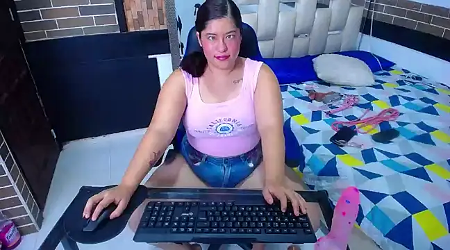 Snapshot of littleflower4you chatting on March 2025 10:31:02 PM littleflower4you online show from March 2025 10:31:02 PM