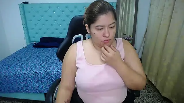 Snapshot of littleflower4you chatting on September 2025 12:18:02 PM littleflower4you online show from September 2025 12:18:02 PM