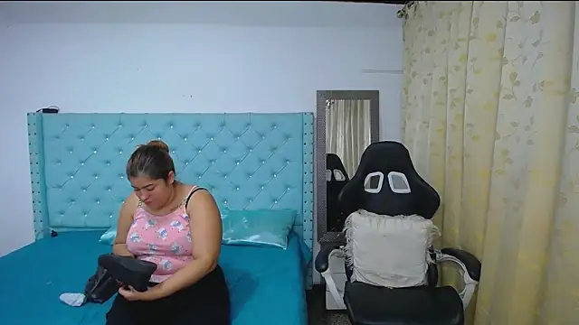 Snapshot of littleflower4you chatting on September 2025 12:20:01 PM littleflower4you online show from September 2025 12:20:01 PM