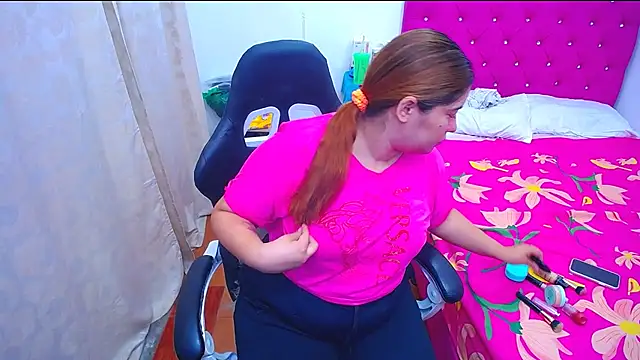 Snapshot of littleflower4you chatting on October 2025 12:25:02 PM littleflower4you online show from October 2025 12:25:02 PM
