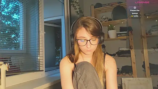 Snapshot of monlight__dana chatting on September 2025 04:52:01 PM monlight  dana online show from September 2025 04:52:01 PM