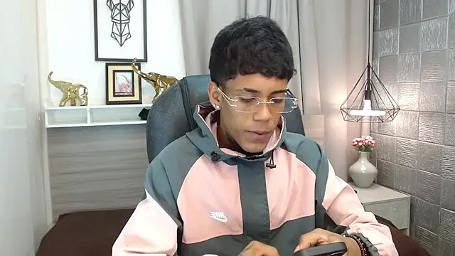 Alan Cute18 online show from March 2026 12:43:02 PM