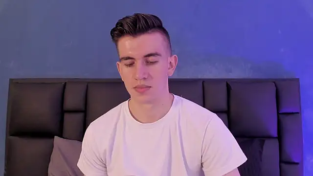 MikaelSlow online show from January 2026 04:27:02 AM