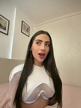 Snapshot of ValeryR_ chatting on April 2026 09:39:33 PM ValeryR online show from April 2026 09:39:33 PM