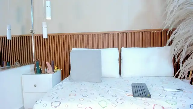 Snapshot of emmy_lander chatting on November 2025 08:29:01 PM emmy lander online show from November 2025 08:29:01 PM