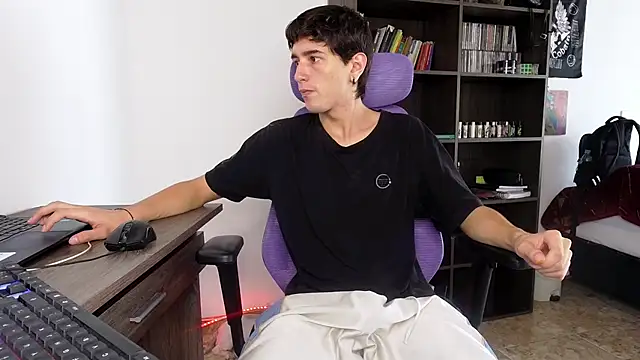 Snapshot of alex_connorr chatting on September 2025 04:01:02 PM alex connorr online show from September 2025 04:01:02 PM