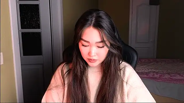 Snapshot of Erica_Wayne chatting on January 2025 02:21:01 PM Erica Wayne online show from January 2025 02:21:01 PM