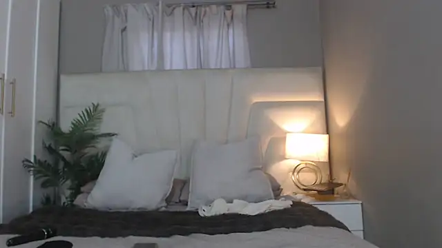 naughtyblackdolie online show from June 2026 12:31:02 PM