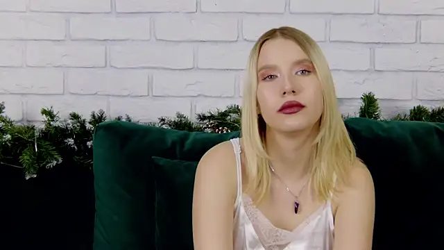 LiliLinn online show from January 2025 01:31:01 PM