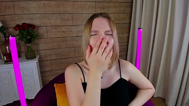 LiliLinn online show from March 2025 05:09:02 AM