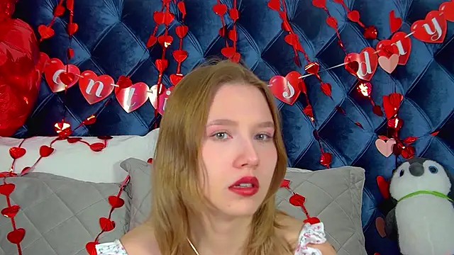 LiliLinn online show from February 2026 04:41:01 AM