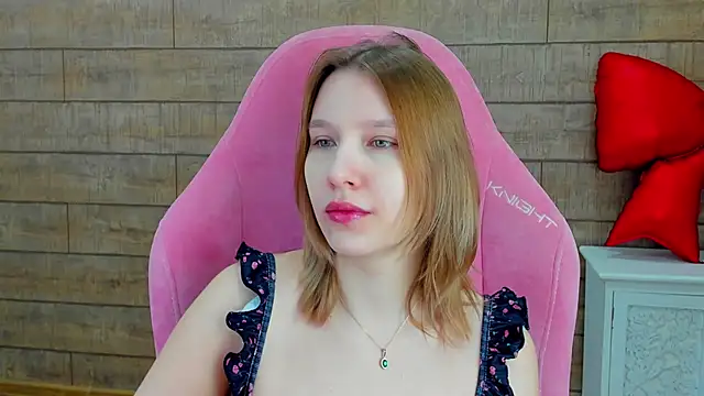 LiliLinn online show from February 2026 04:32:01 AM