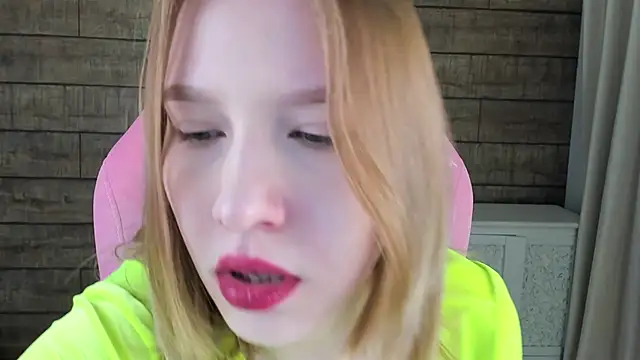 LiliLinn online show from April 2026 04:48:01 AM