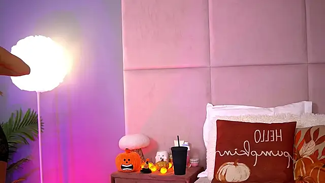 AlmaLuv online show from October 2025 03:51:01 AM