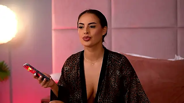 AlmaLuv online show from February 2026 05:04:01 AM