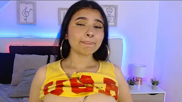 Snapshot of Tifanny_grey chatting on December 2024 10:43:02 PM Tifanny grey online show from December 2024 10:43:02 PM