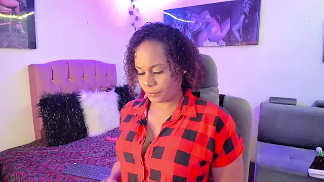 Snapshot of Camille_rose_ chatting on December 2024 11:10:02 PM Camille rose online show from December 2024 11:10:02 PM