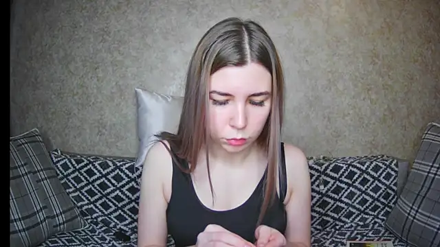 Snapshot of ElllaNuar chatting on December 2024 04:56:02 AM ElllaNuar online show from December 2024 04:56:02 AM