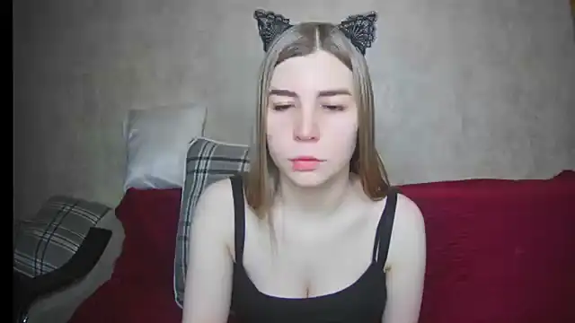 Snapshot of ElllaNuar chatting on March 2025 03:57:02 AM ElllaNuar online show from March 2025 03:57:02 AM