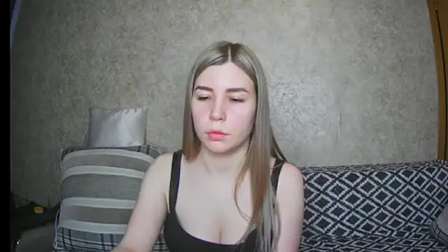 Snapshot of ElllaNuar chatting on March 2025 04:49:01 AM ElllaNuar online show from March 2025 04:49:01 AM