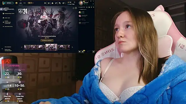 Snapshot of MoonlishSiren chatting on September 2025 09:05:02 PM MoonlishSiren online show from September 2025 09:05:02 PM