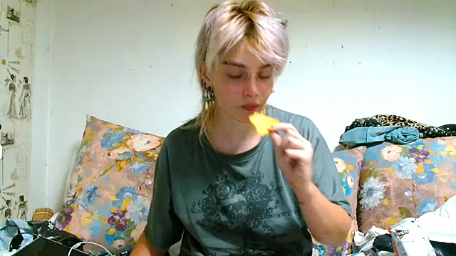 Snapshot of Sophie_Bell chatting on July 2026 08:38:02 PM Sophie Bell online show from July 2026 08:38:02 PM