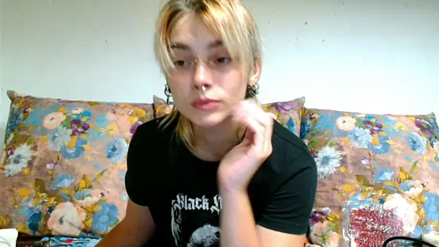 Snapshot of Sophie_Bell chatting on August 2026 08:55:01 PM Sophie Bell online show from August 2026 08:55:01 PM