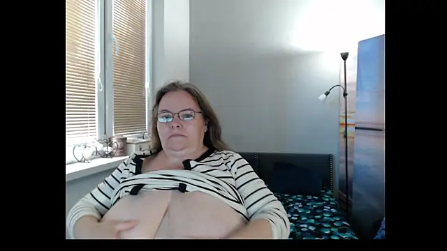 Snapshot of Sweetboobs chatting on June 2026 05:00:01 AM Sweetboobs online show from June 2026 05:00:01 AM