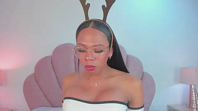 Nicole Paradise online show from December 2024 01:33:01 PM