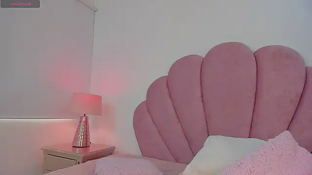 Nicole Paradise online show from January 2025 04:01:02 PM