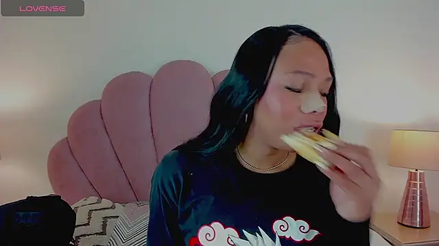 Nicole Paradise online show from October 2025 12:13:02 PM