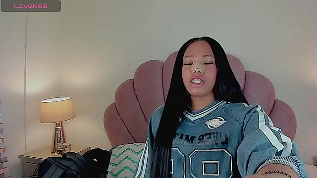 Nicole Paradise online show from October 2025 12:24:02 PM