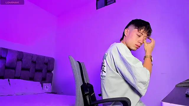 MarcusCollinss  online show from December 2024 01:02:02 PM