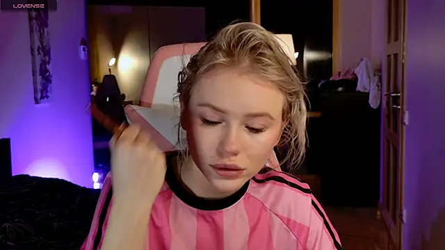 LexieLoree online show from March 2025 04:14:01 AM