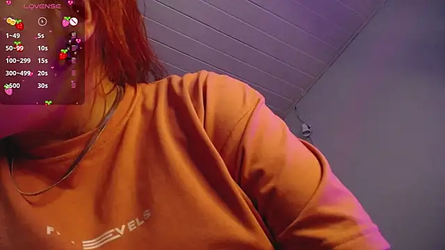 Snapshot of Layna_cold chatting on February 2025 10:14:01 PM Layna cold online show from February 2025 10:14:01 PM