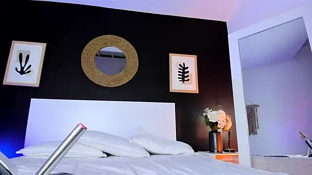 VioletPaket online show from November 2025 01:25:02 PM