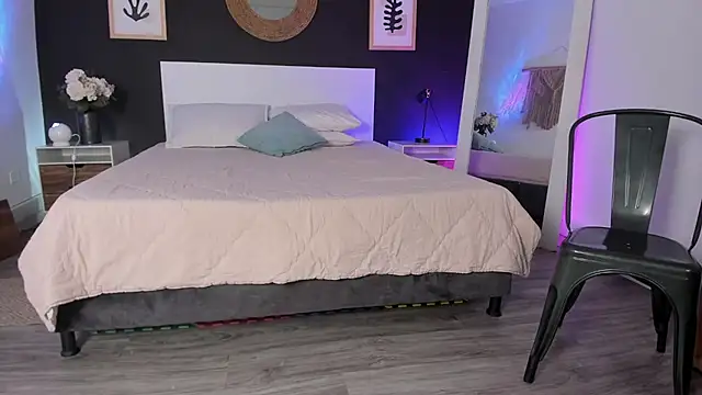 VioletPaket online show from February 2026 11:36:01 AM