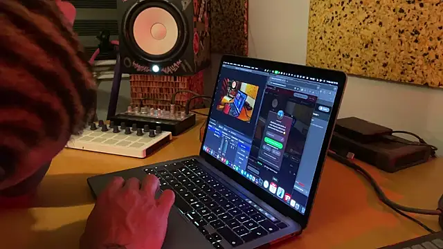 Snapshot of kameray12 chatting on March 2025 06:19:02 PM kameray12 online show from March 2025 06:19:02 PM