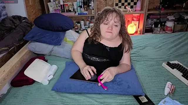 MiniNatalie online show from December 2025 01:42:01 PM