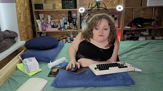 MiniNatalie online show from December 2025 06:21:02 AM