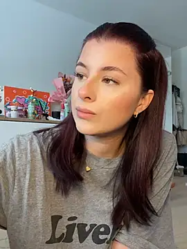 Mia-Minou online show from January 2026 01:05:02 PM