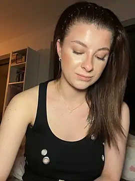 Mia-Minou online show from April 2026 07:10:01 PM