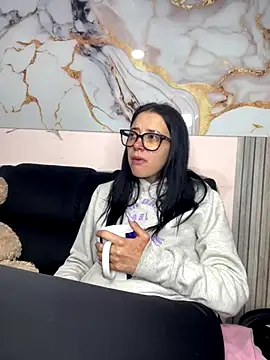 Isabella 21x online show from November 2025 12:38:01 PM