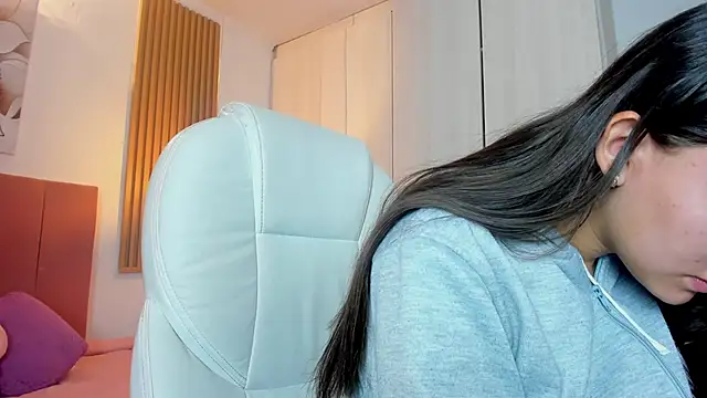 Snapshot of mia_nevaeh chatting on January 2025 09:15:02 PM mia nevaeh online show from January 2025 09:15:02 PM