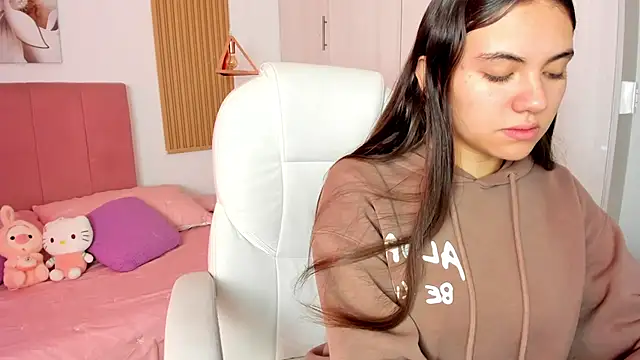 Snapshot of mia_nevaeh chatting on February 2025 09:00:01 PM mia nevaeh online show from February 2025 09:00:01 PM